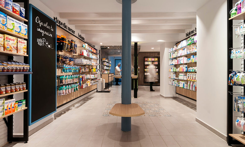 IMAGEN INYERIOR FARMACIA PASILLO