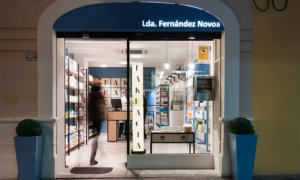 PUERTA FARMACIA EXTERIOR